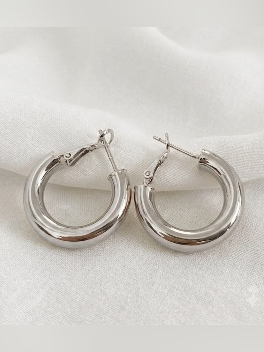 Silver plated women’s 25mm hoop earrings hypoallergenic - Picture 3 of 6